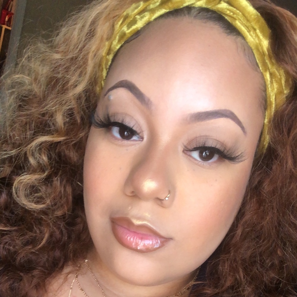 Meet your Posher, Monica